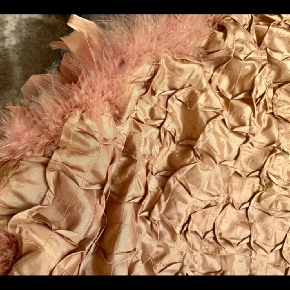 🎄Gold Feather Upscale Treeskirt🎄